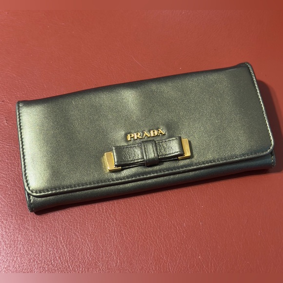 Authentic Prada Flap Wallet Green - Picture 1 of 13